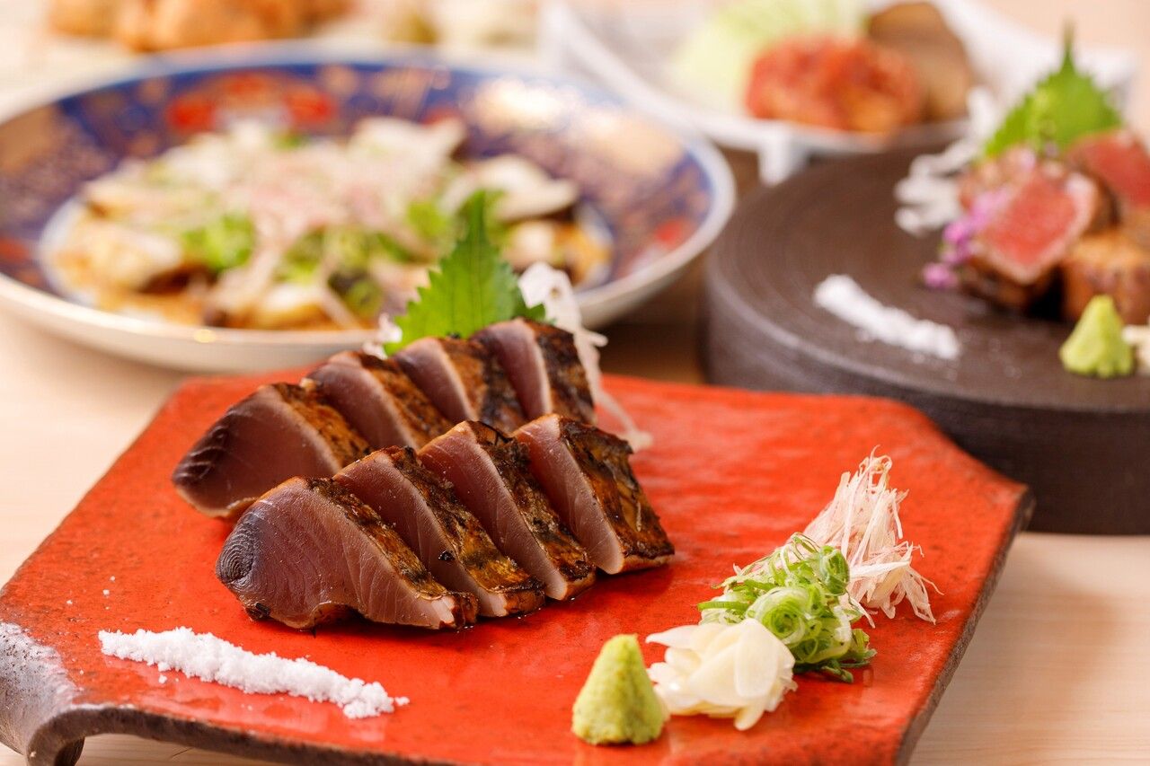 3月～5月プラン【土佐の地酒飲み放題】名物かつをの藁焼き塩たたき、豚肩ロースの藁焼き全13品【鳴子コース】