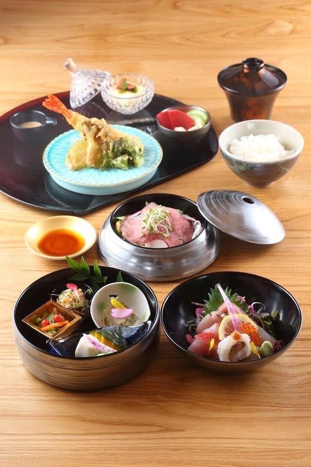 梶屋三窝箱 松花堂御膳