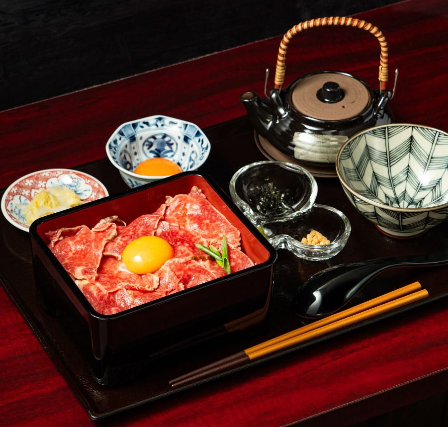 Wagyu rare steak rice bowl (plum)