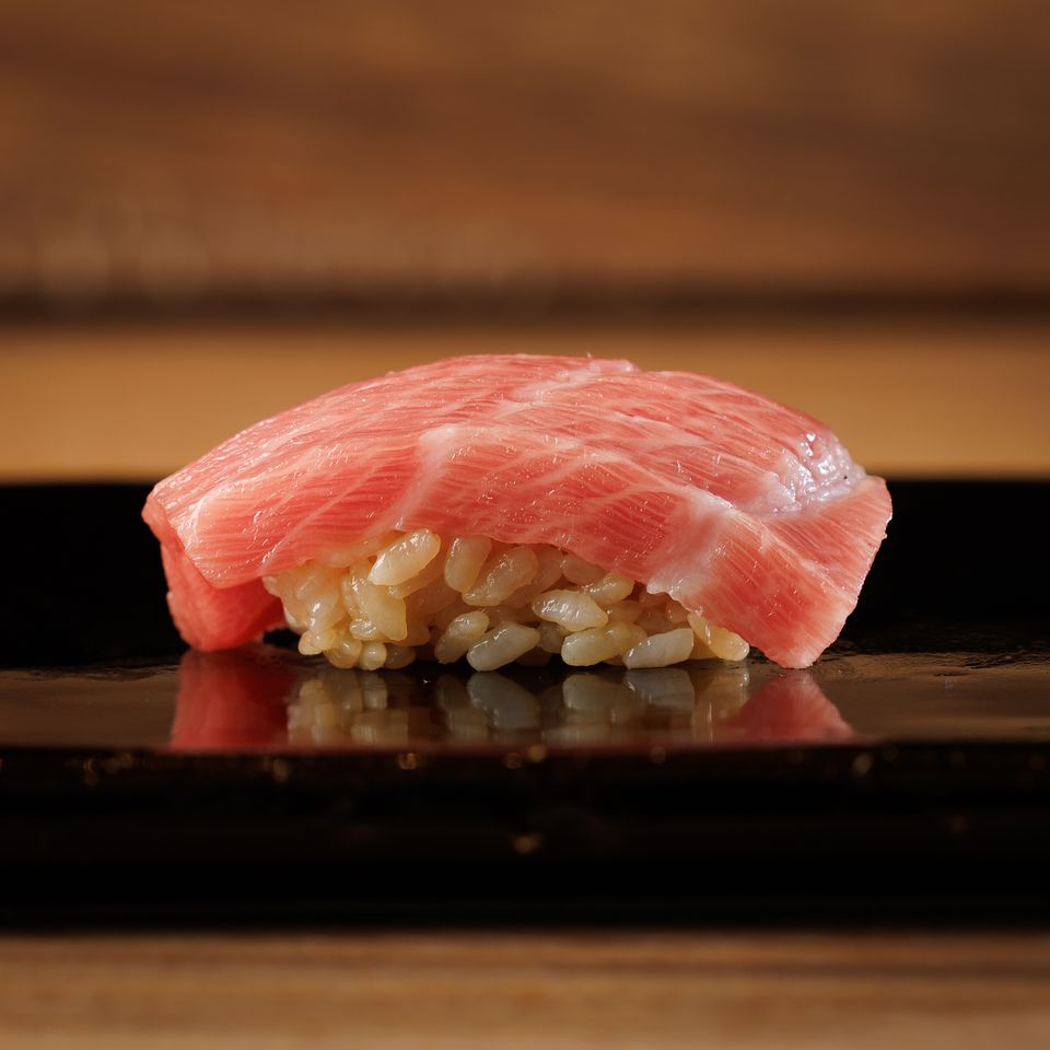 【Dinner】Includes uni dog / A 20–21 piece “Seasonal Omakase Sushi Course” showcasing the chef’s innovative touches; 11,900 yen excl. tax