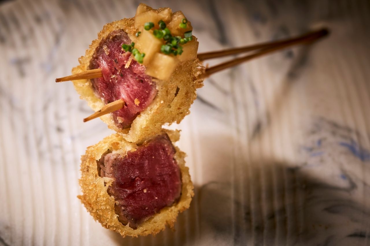 [Curso de Kushiage y platos de temporada] Nuestro plato recomendado donde podrás disfrutar de platos y brochetas de temporada que utilizan ingredientes de temporada.