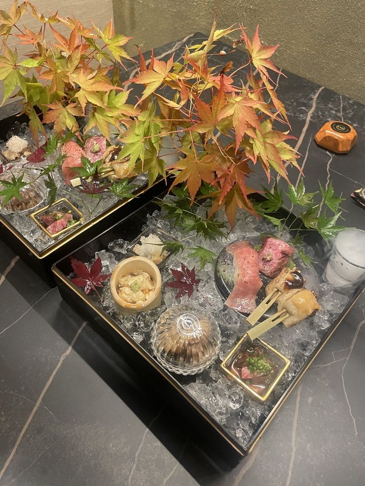 推荐⭐A5等级认证的近江牛肉◆特别◆寿喜烧套餐，配有8种前菜和棉花糖