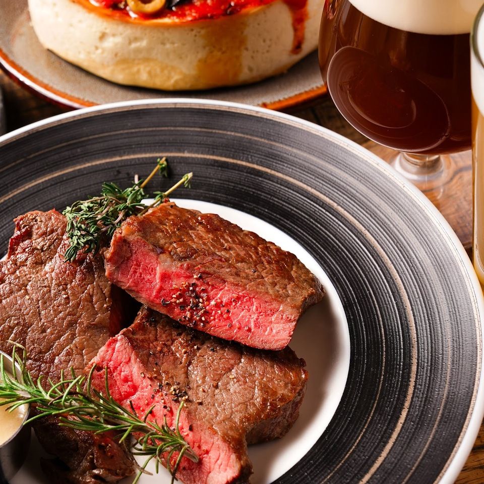 【2025忘年会】【2H飲み放題】(クラフトビール4種含ビール5種・スパークリングも) 人気のシカゴピザとUS産アンガス牛チャックアイステーキの2025贅沢コース…7,100yen 2名様~