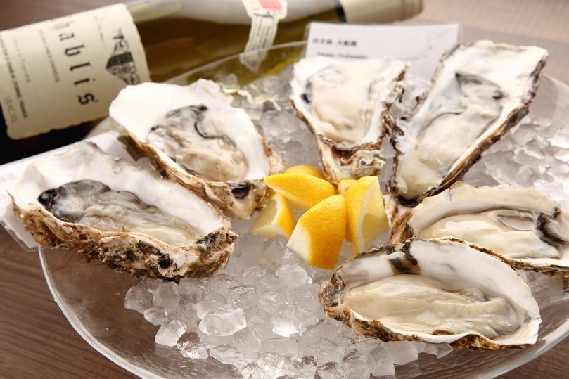 Includes aperitif! 6 luxurious dishes including lobster, famous raw sea urchin pudding, and raw oysters!