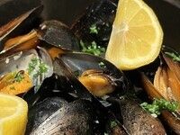 肉品大师A套餐采用最高品质的和牛以及大量贻贝等优质食材。