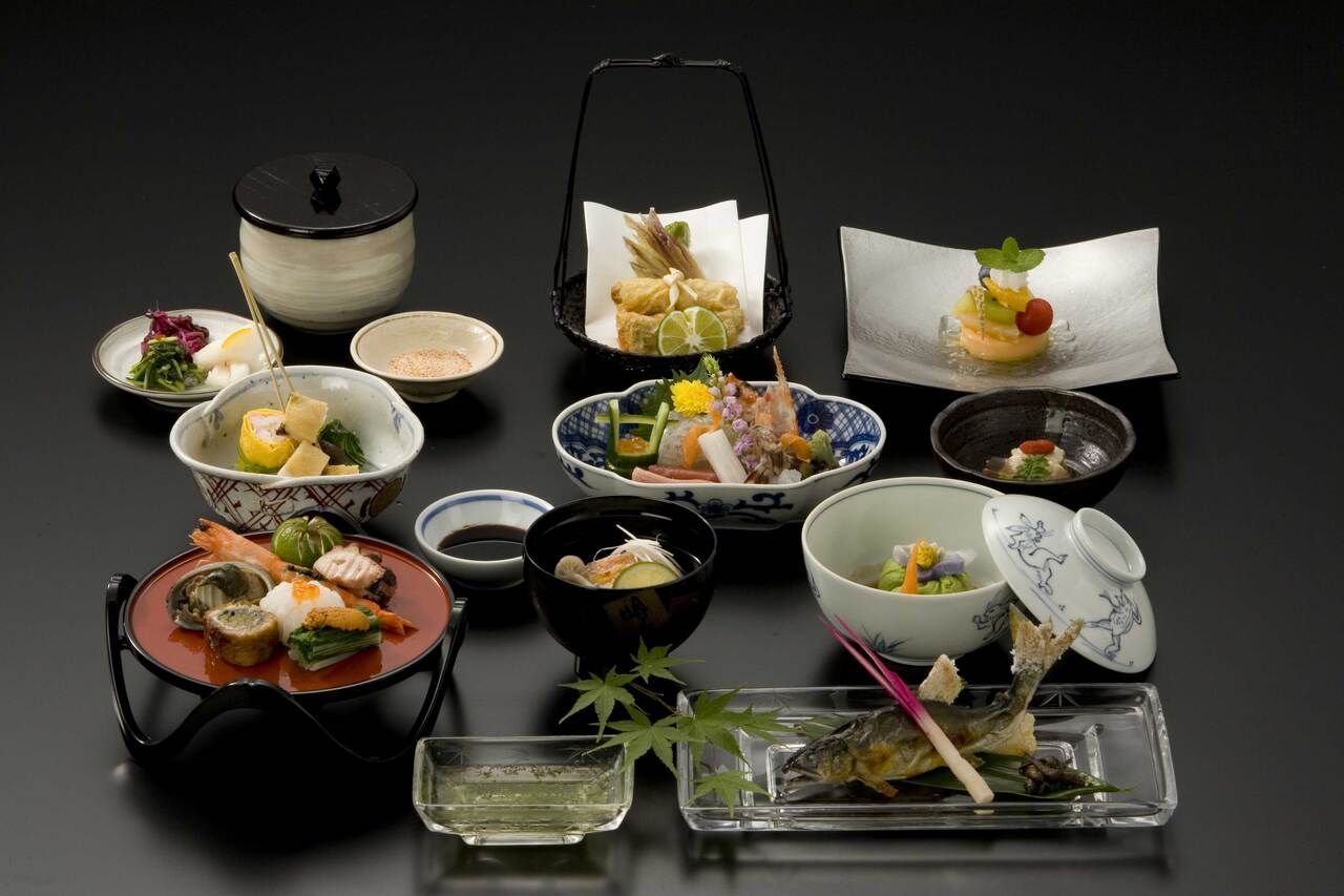 Lunchtime Kaiseki Course: Conger eel, grilled sweetfish, and other Kyoto cuisine and nature-inspired dishes, total of 11 dishes