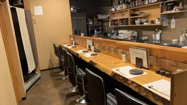 一品2品、串7本、焼き野菜2種類、お口直し、〆