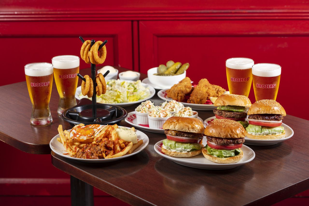 Standard course with 7 dishes including 11 types of burgers to choose from and dessert!