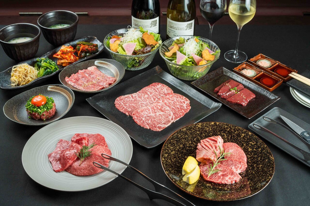 [Enjoy the full flavor of Wagyu beef at Kyukon] The No. 1 popular "Kyukon Indulgence Course" allows you to enjoy popular dishes such as a luxurious three-item platter and a three-item lean meat platter all at once.