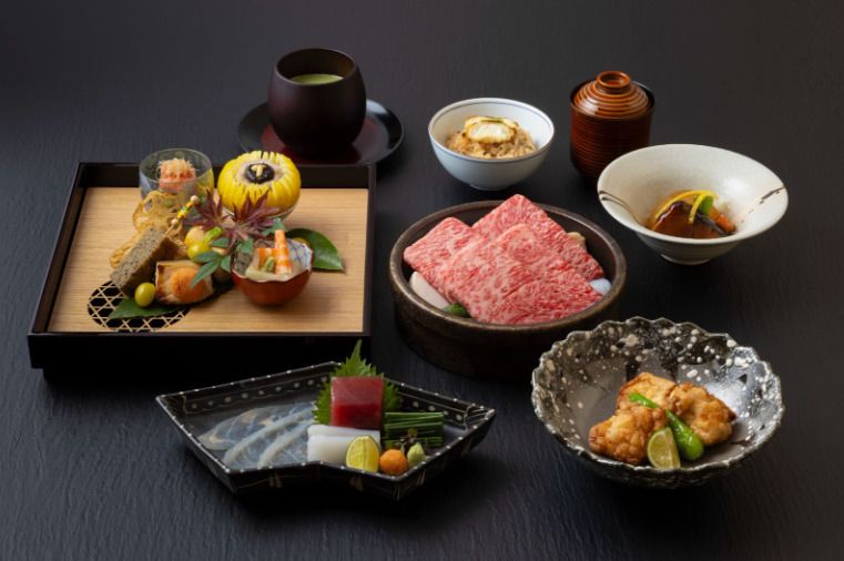 【一人ひと鍋】黒毛和牛すき焼きとふぐ会席　11,000円