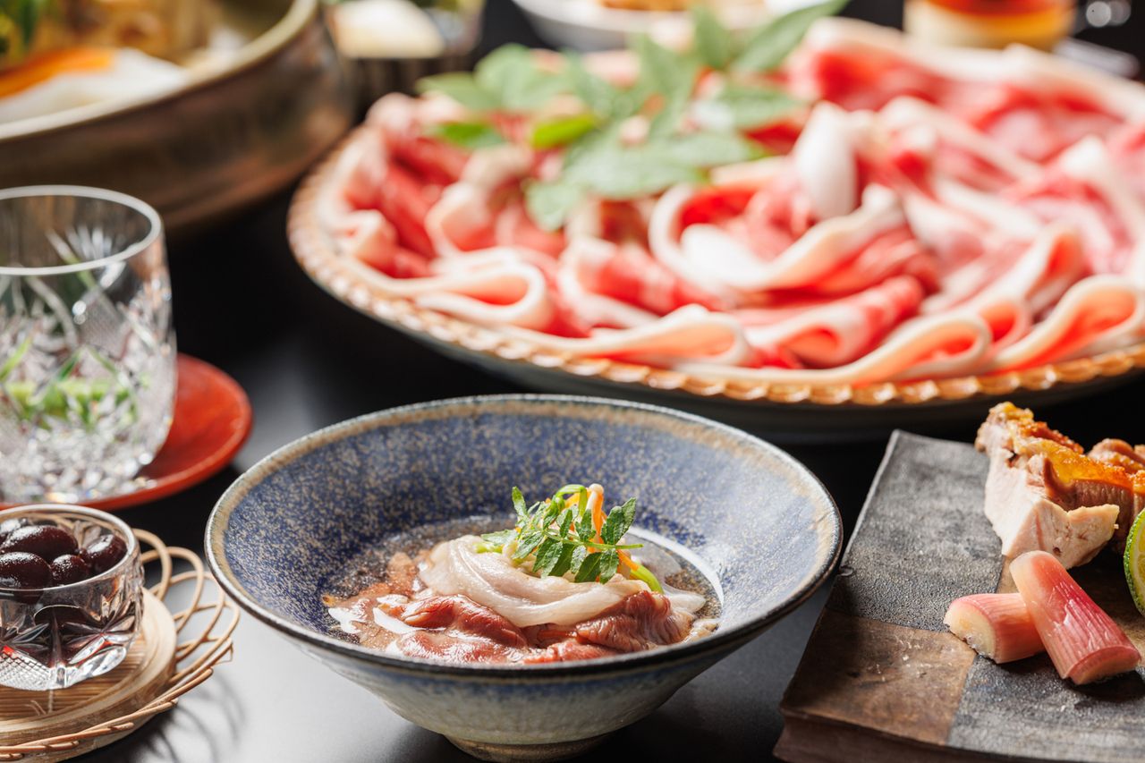 天然熊肉料理 最上級ロース肉ぼたん鍋　2大ジビエ食べ比べプラン