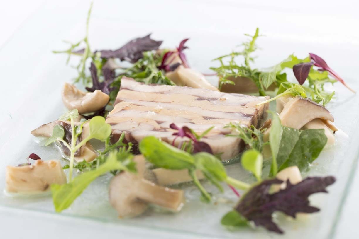 平日限定のお得なランチコース￥2948～　一部追加料金を頂戴するメニューがございます