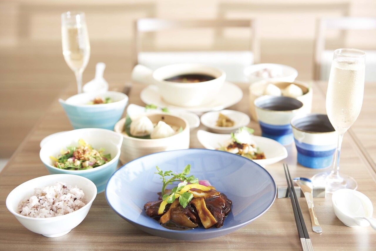 【祝日】LUCIS　GARDEN　LUNCH　季節のメインが選べる　食後のカフェ+ワンドリンク付！