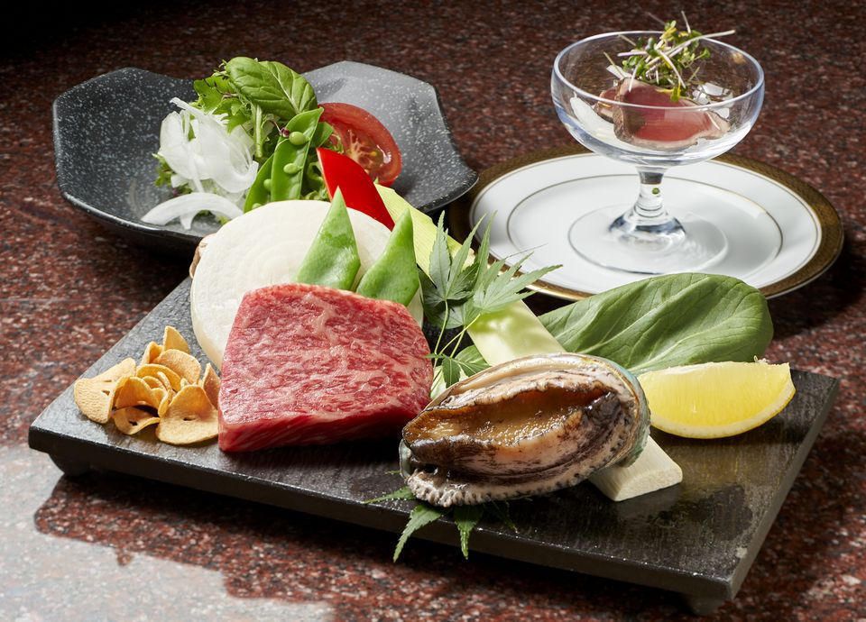 活き鮑のステーキと特選A5黒毛和牛ヒレコース