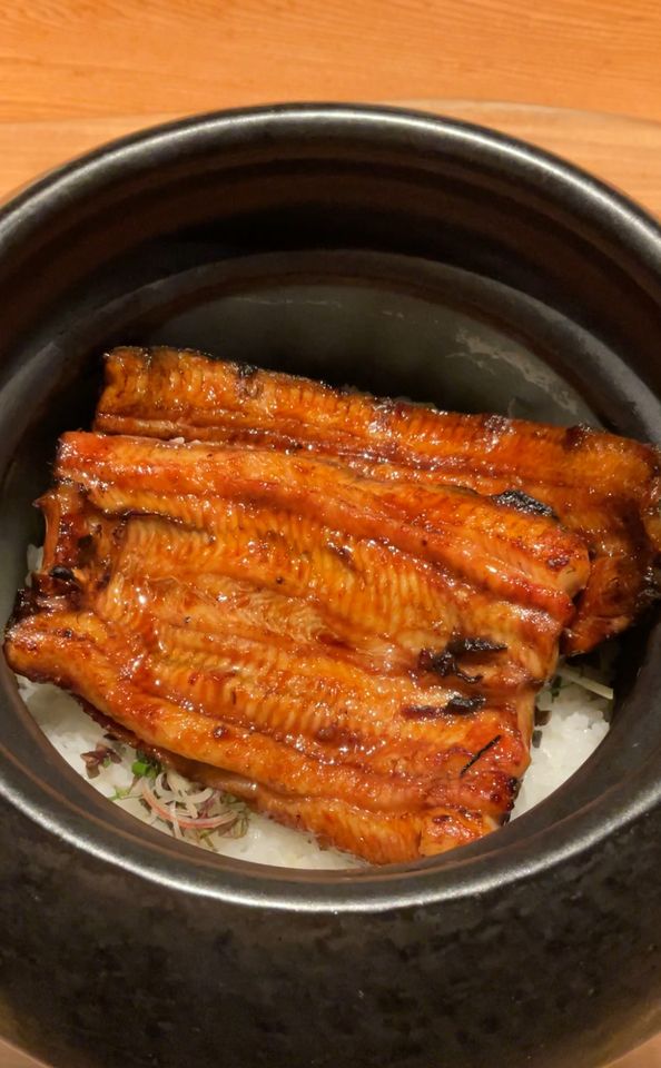 Anguille grillée au charbon de bois de Ginza et riz cuit dans une marmite, Kiwami