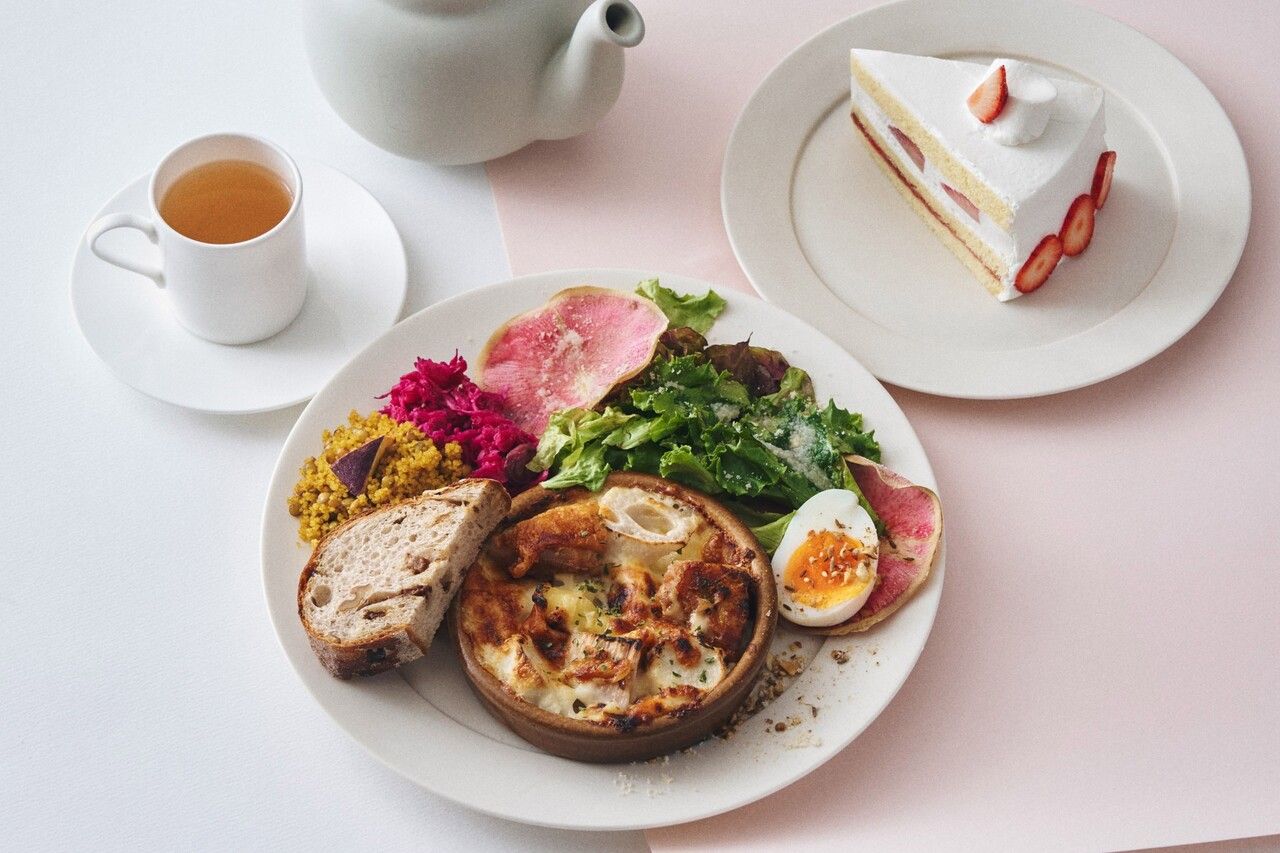 【含甜点与饮料的特别午餐】白姜焗烤嫩鸡配莲藕与里芋