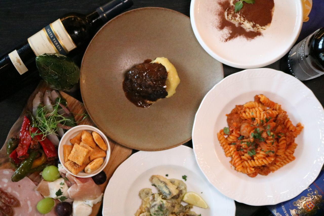 【忘新年会パーティプラン】　クラシココース　　飲み放題付き　