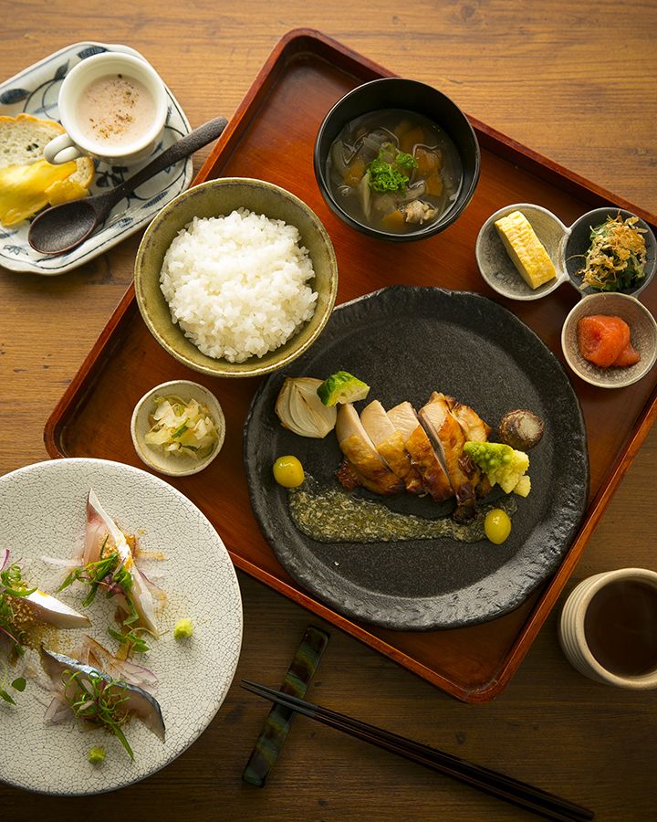 Set meal style with sesame mackerel, a small side dish, and a main dish [Tanichan Lunch]
