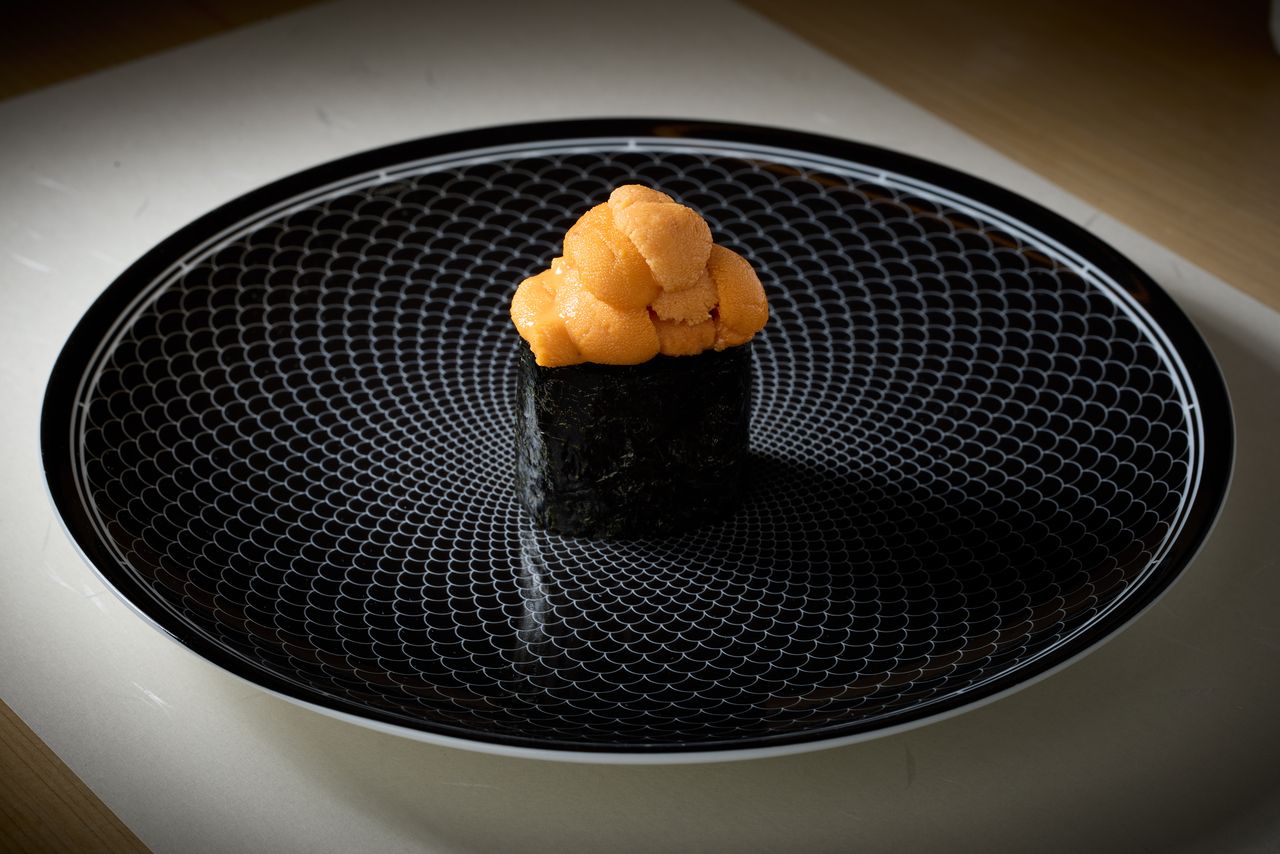 Enjoy 12 seasonal nigiri sushi and a bowl of soup in this chef's choice 12-piece course.