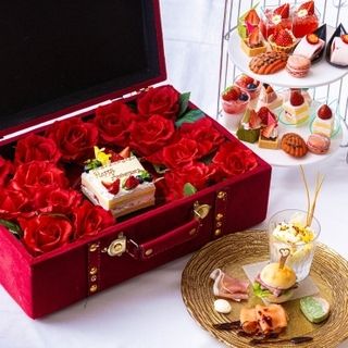 [Seasonal Afternoon Tea★3 hours] Strawberry and chestnut sweets & free cafe & celebratory trunk cake