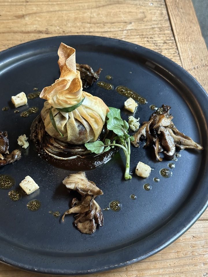 【午餐】特色套餐，包含兩道主菜