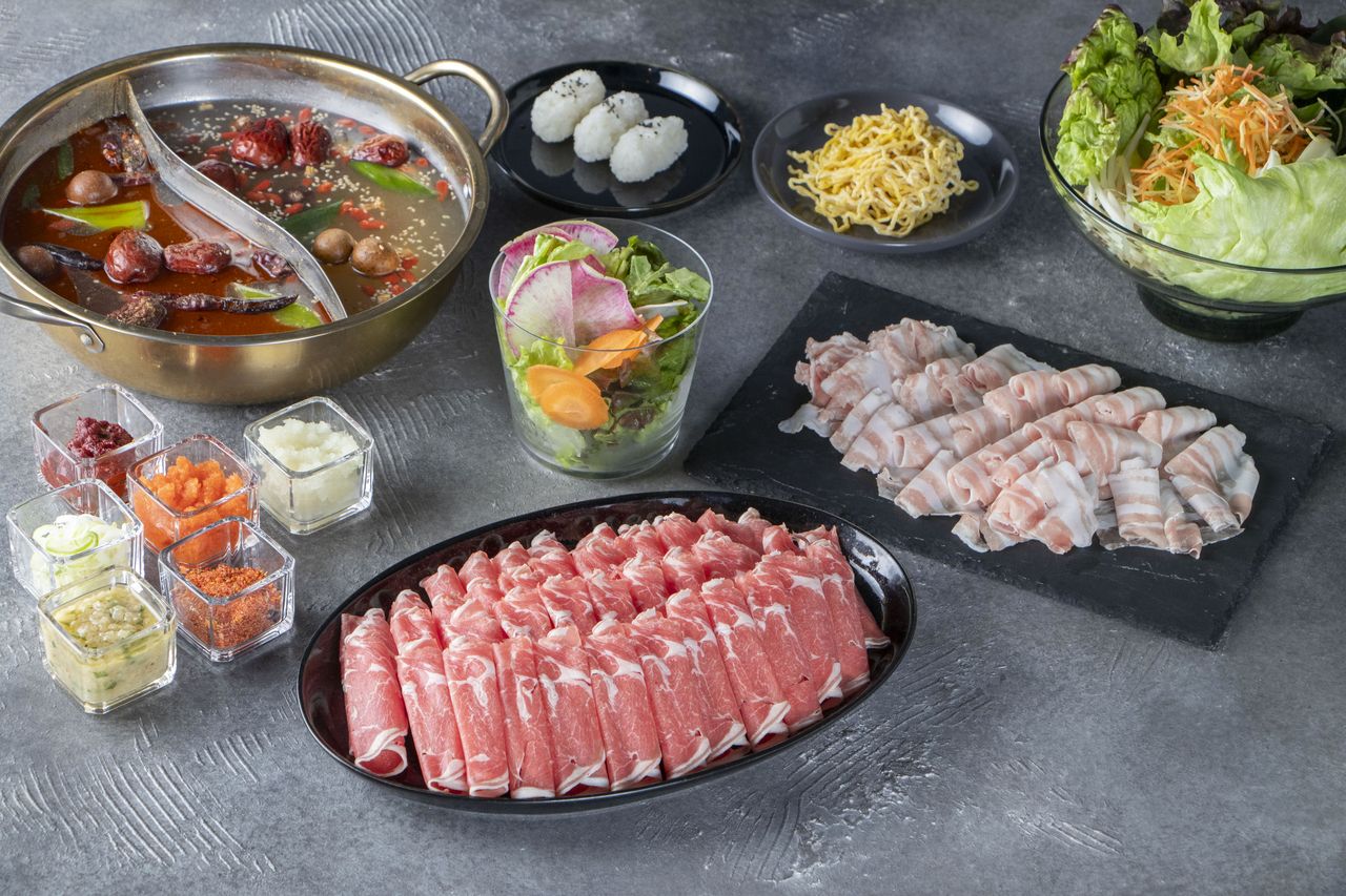 ☆【2時間食べ放題】麻辣湯×薬膳ラムしゃぶの贅沢二色鍋《プレミアム2色鍋Vコース》｜ビールなし飲み放題でオトク◎