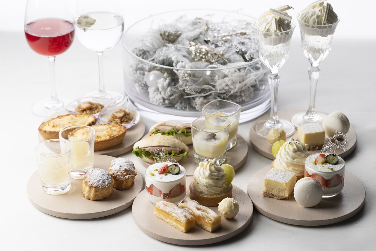[Weekend Regular Seats (including View Charge)]“White Pearl” Christmas AfterMOON Tea