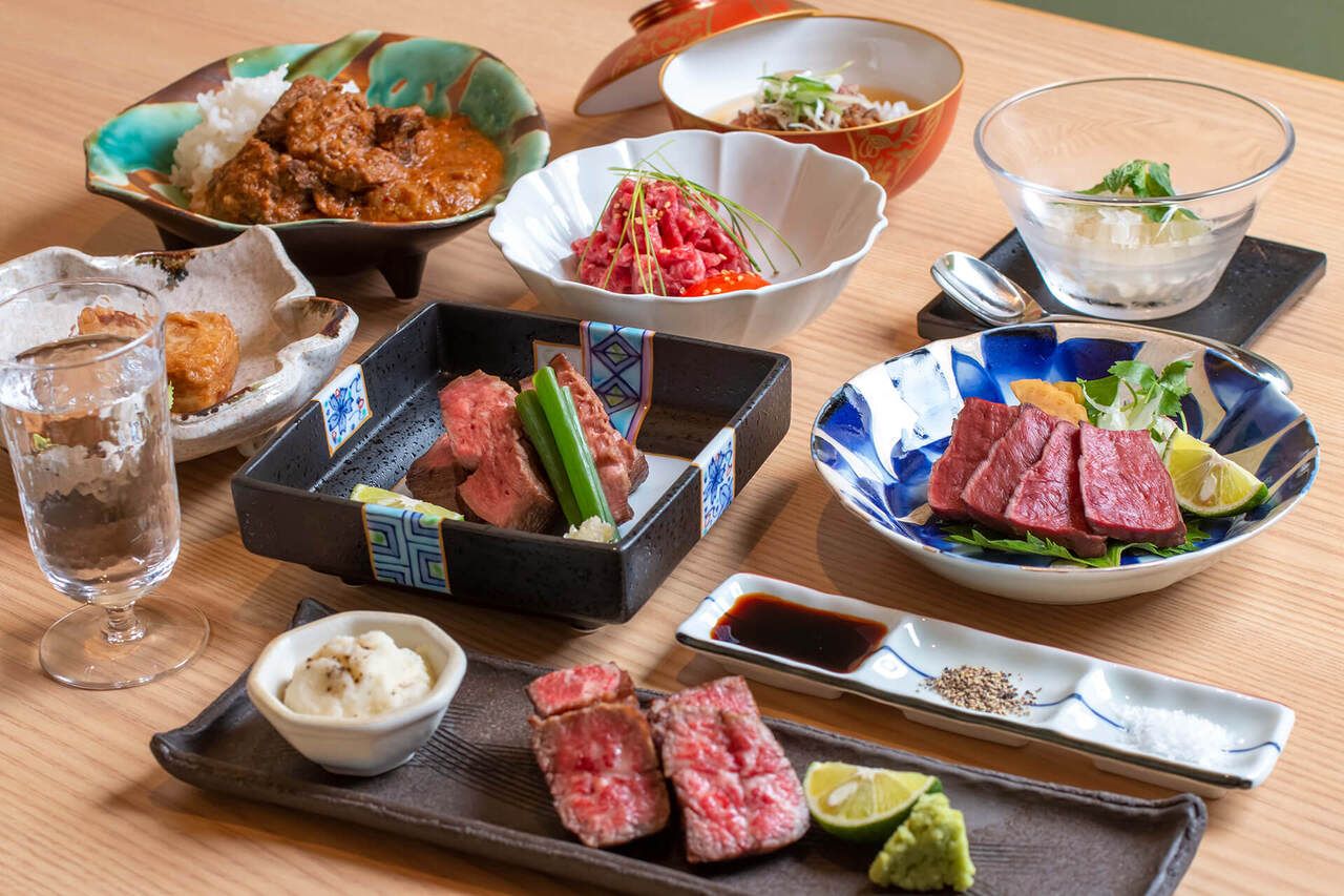 [KASUMIZUKI] A course that skillfully combines seasonal fish, shellfish, and seafood to express the changing of the seasons on a plate. A delicate seasonal feel that cannot be achieved with meat dishes alone.