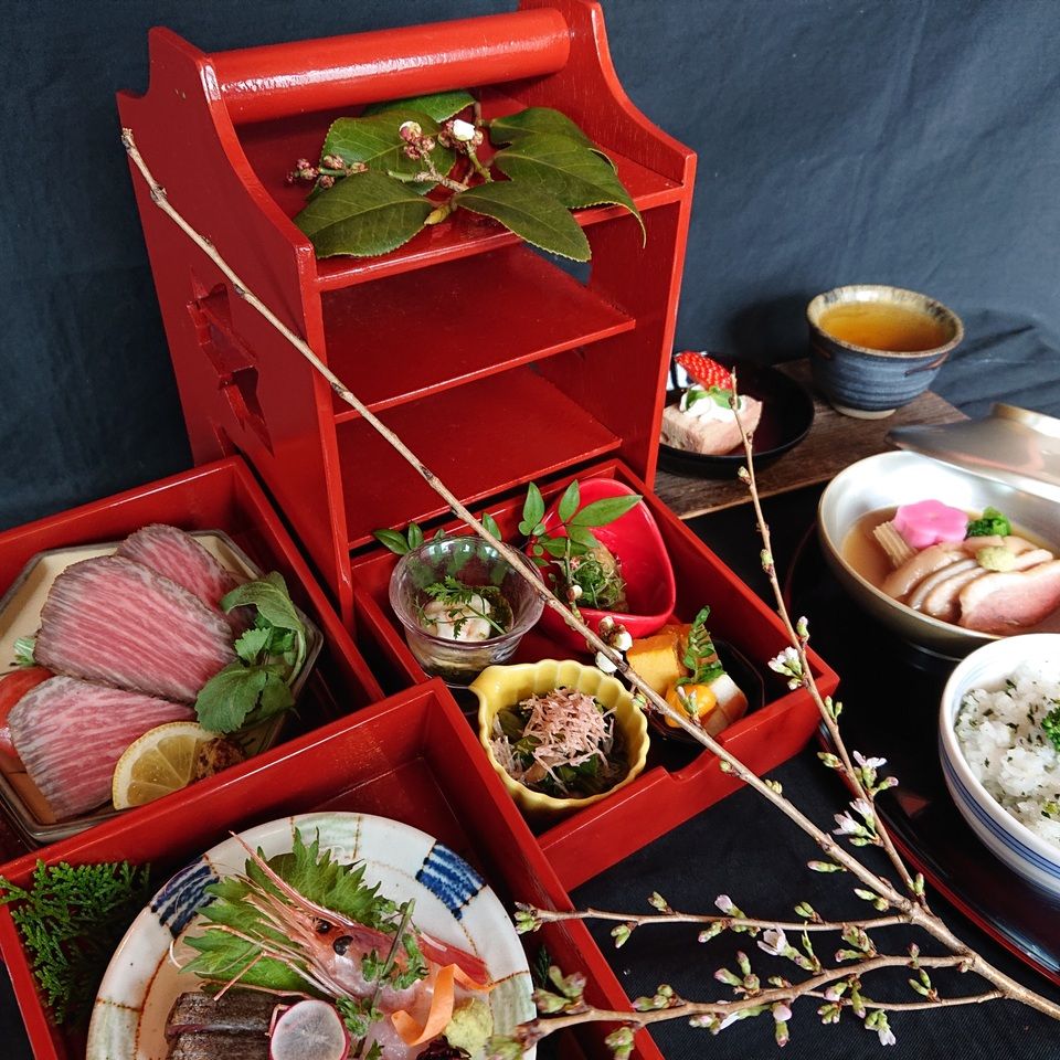  Popular lunch set of Hakobune Daiginjo Shizuku [Seasonal Treasure Chest Set]