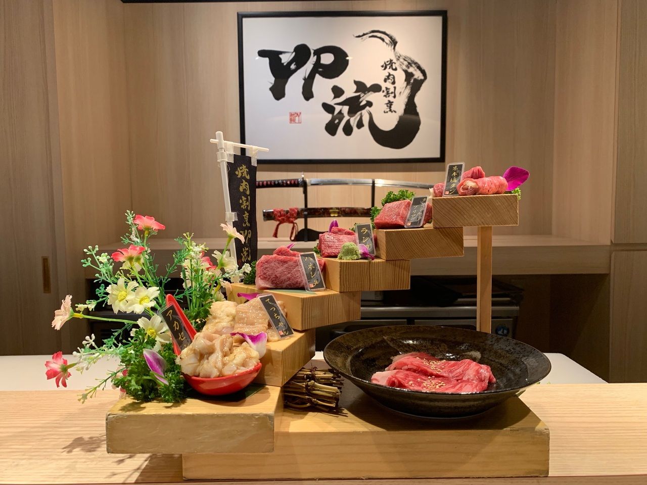 (2)【ランチ】デート人気No.1！■挑戦コース■名物『階段盛り』『和牛うにいくら丼』（6品＋肉6種+デザート）高級食材で彩る妥協一切なしのスタンダードコース！