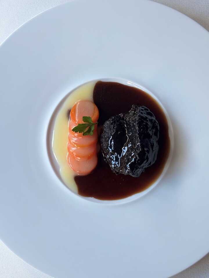 2025-26 New Year's Lunch: 8,000 yen (tax and service charge not included)