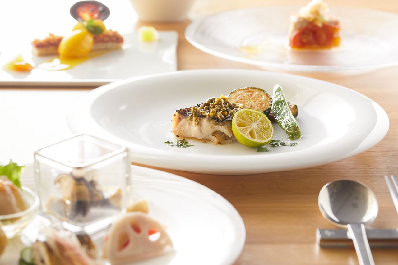 Resort course: Includes pairing with 3 types of sake