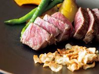 鉄板焼 ランチコース 【舞】 まい　サラダ・スープ・黒毛和牛の食べ比べ鉄板焼き・デザート　など６品