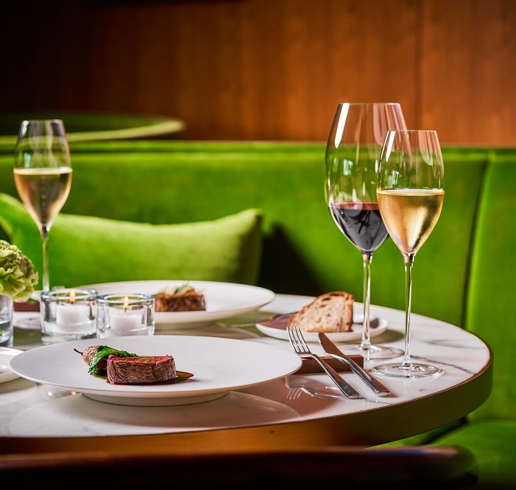 Special Valentine's Weekend Dinner with a glass of champagne 