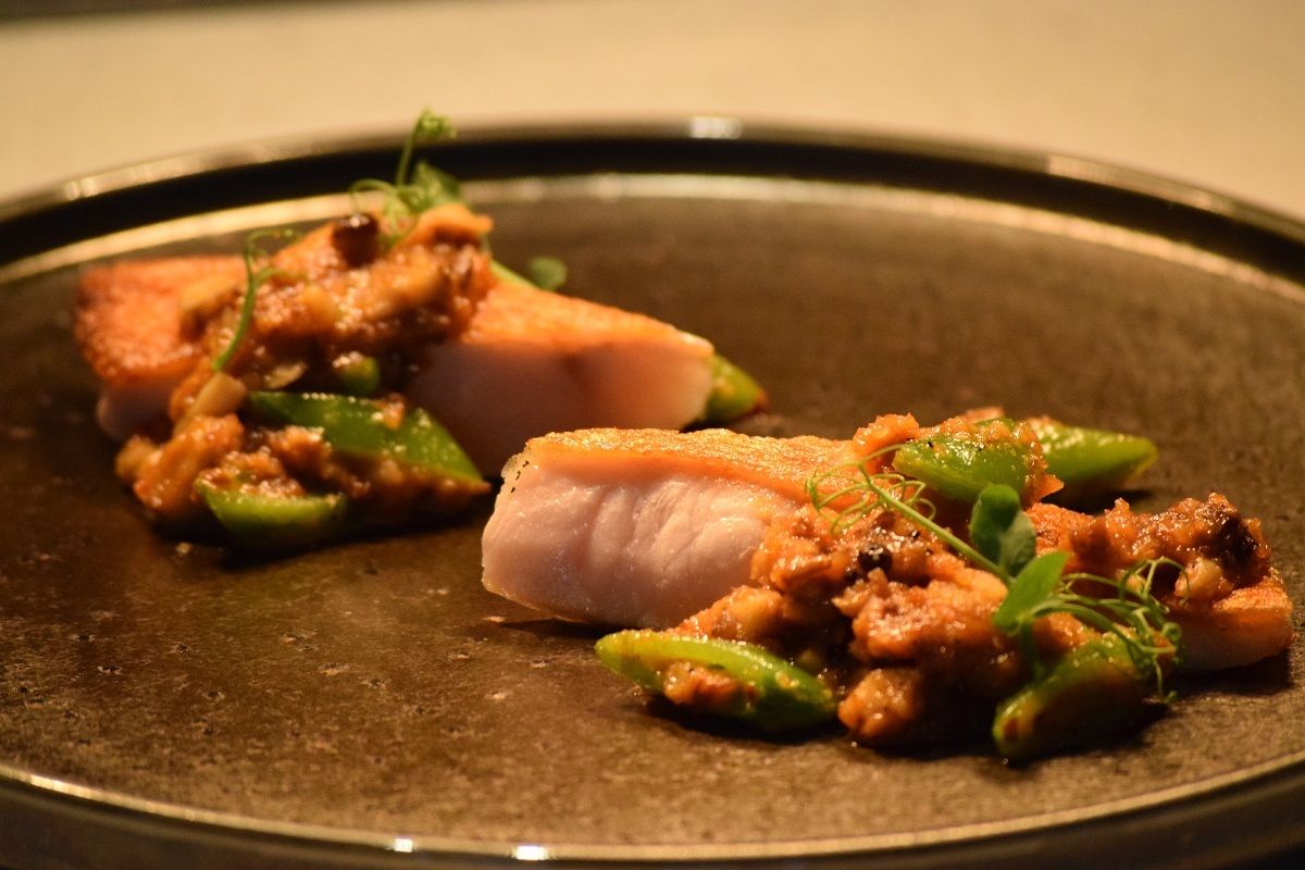 Lunch buffet with a choice of main course [April and May weekdays]