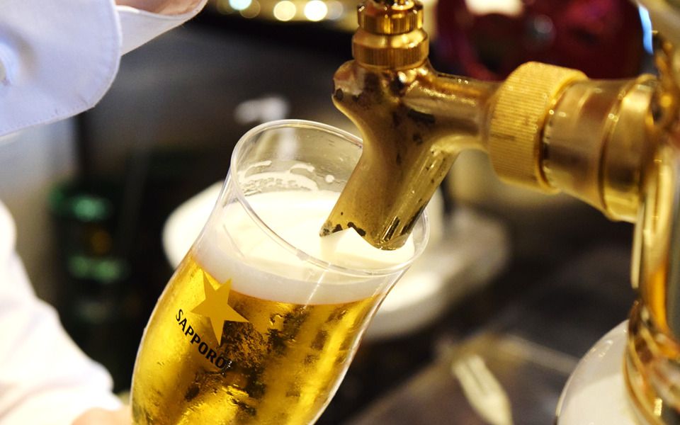 Lunch buffet with all-you-can-drink beer, wine and cocktails