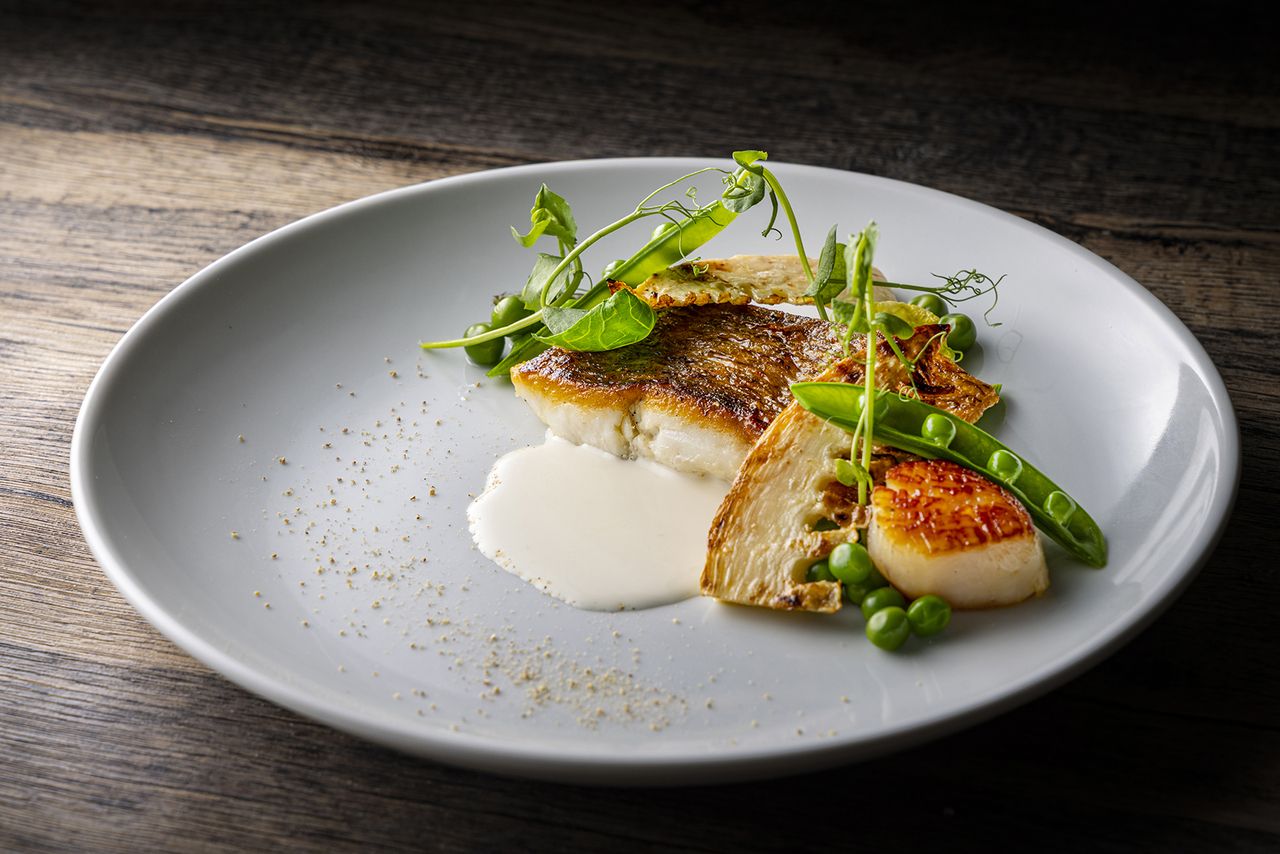 Dinner course (Sautéed sea bream and scallops)