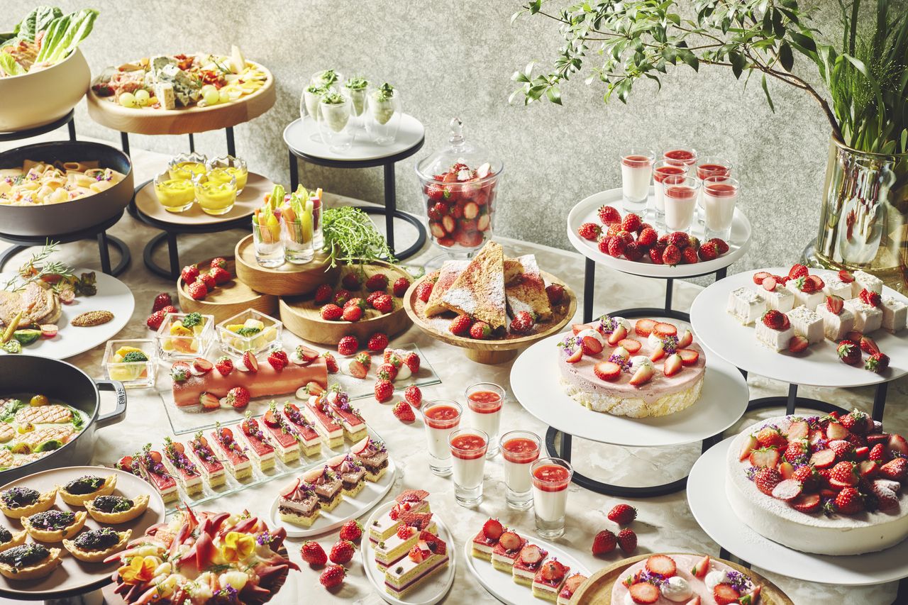 【다이닝 클럽 회원】 Lunch & Sweets Buffet – Strawberry Selection(평일)