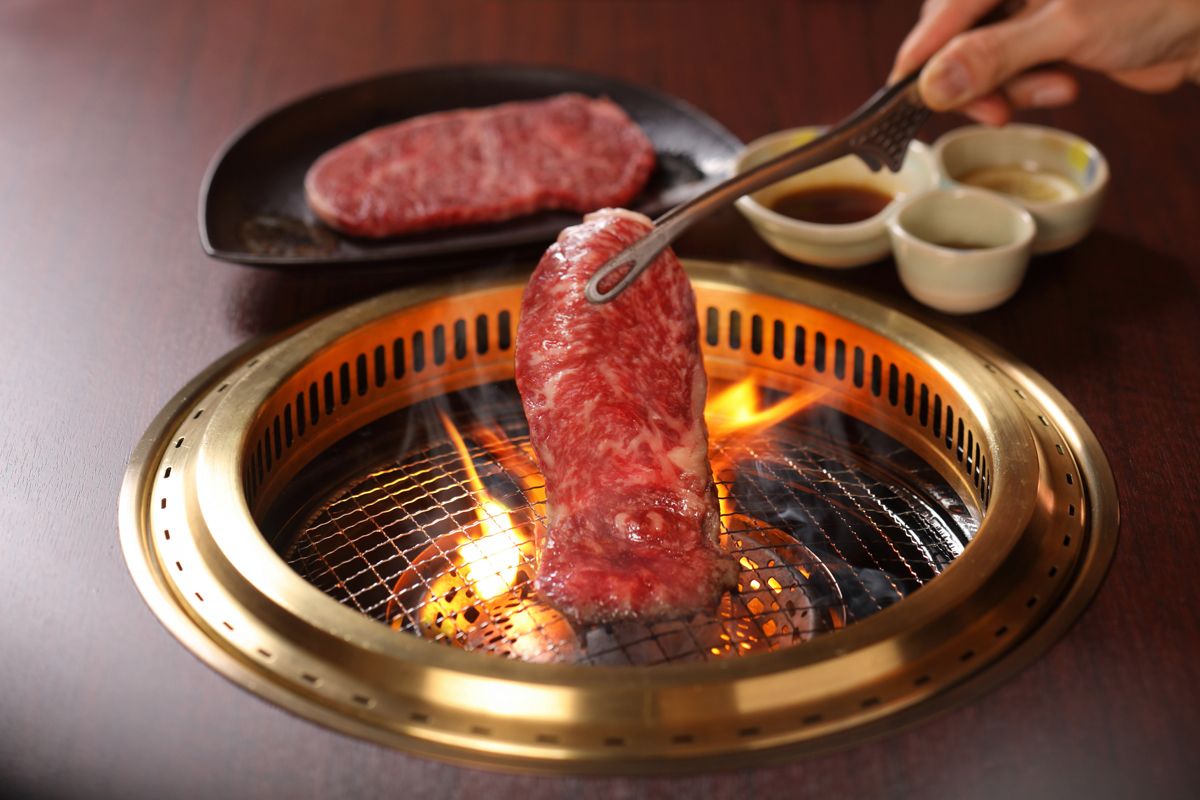 Yakiniku Course◆Kimchi, Salad, Namul, Stewed Offal, Sausage, Rice or Noodles, Assorted Yakiniku, 2 types of Offal, Dessert