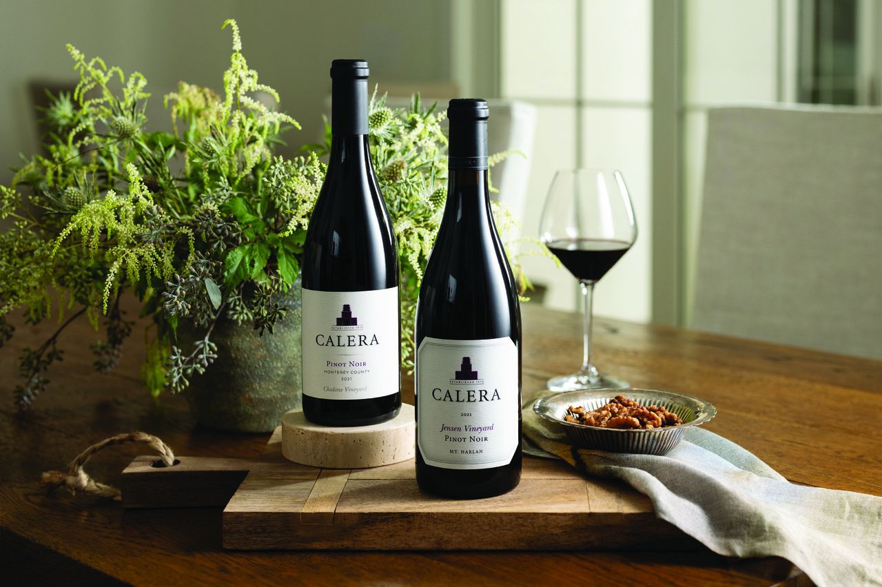 特色菜肴和佐餐晚餐，搭配卡莱拉酒庄的葡萄酒。