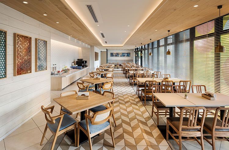【Lunch】Choose a burger or noodles, served with dessert and coffee