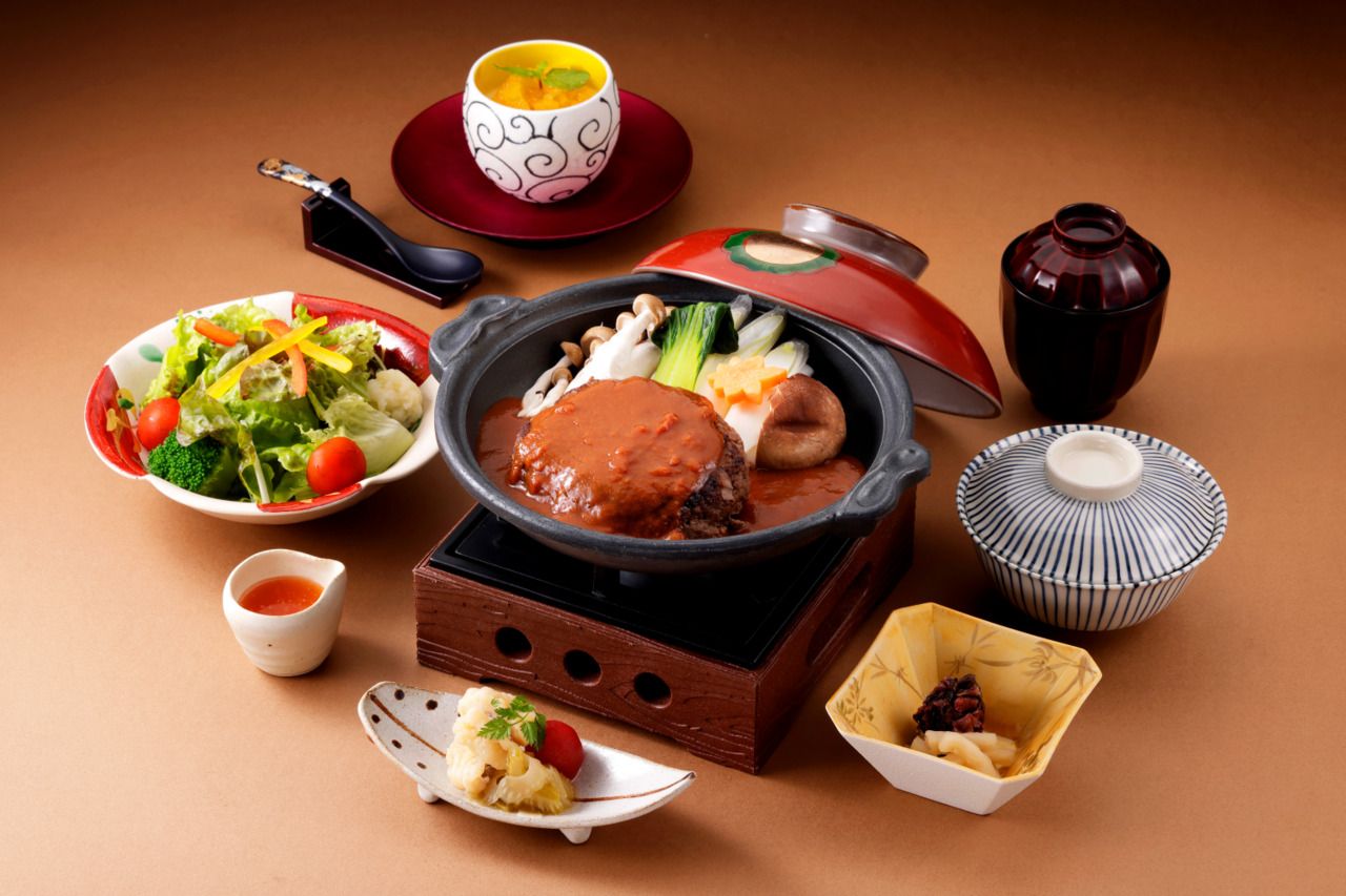 Asian Fair [Limited Time Only] Wagyu Beef Hamburger Set – 2,750 yen