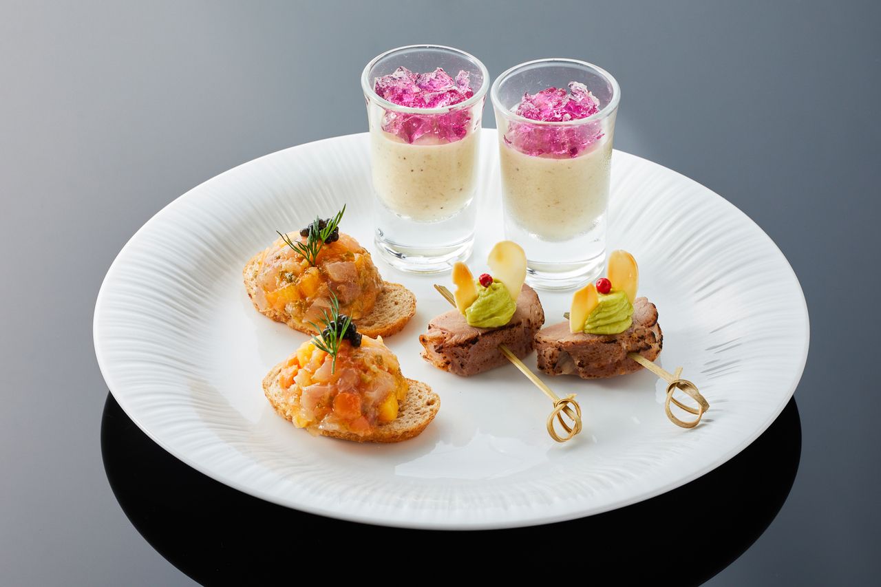 【下午茶】包含鲷鱼、油封猪肉等9道菜品 + 3小时畅饮（6月1日至7月31日）
