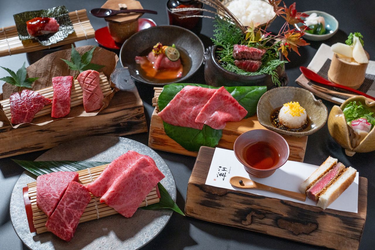 “加贺屋牧场直送”特级近江牛肉和神户但马原牛品尝套餐（12道菜）【原酒套餐】*含宇治抹茶