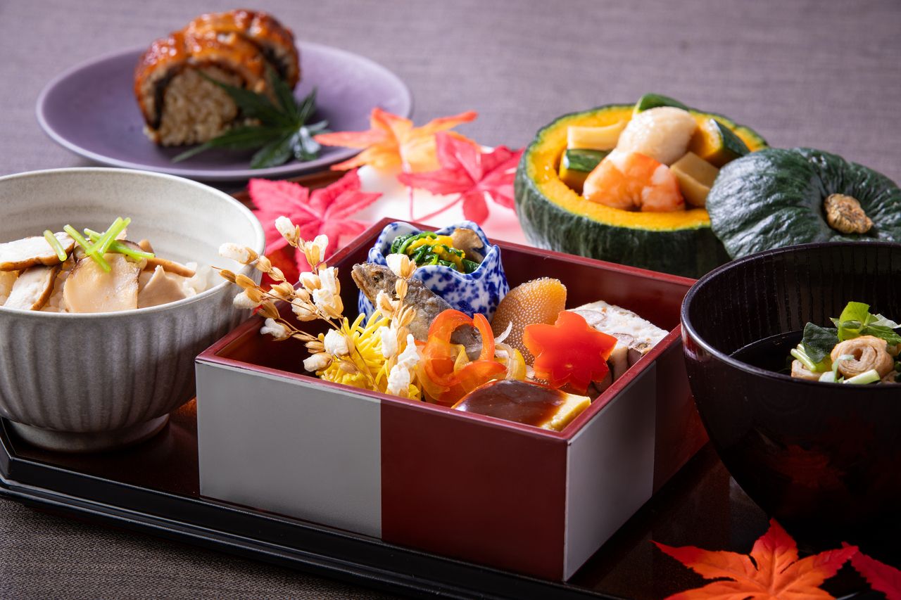 9/3～11/4【土休日】瑠璃　＊9/19~/23は除く