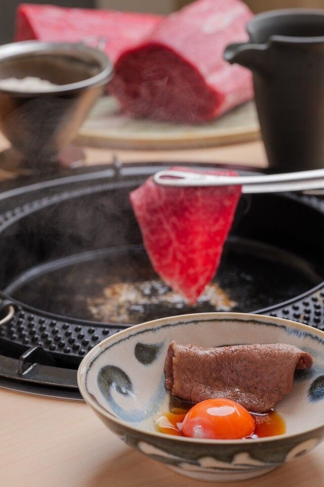 Private rooms guaranteed! We offer a new [Sukiyaki or Shabu-Shabu Course] allowing you to enjoy Wagyu beef. You can choose between sukiyaki or shabu-shabu. The course includes “Wagyu beef tartare, the quintessential Wagyu dish” and “spicy-savory brioche cutlet sandwich made with carefully selected tenderloin.”