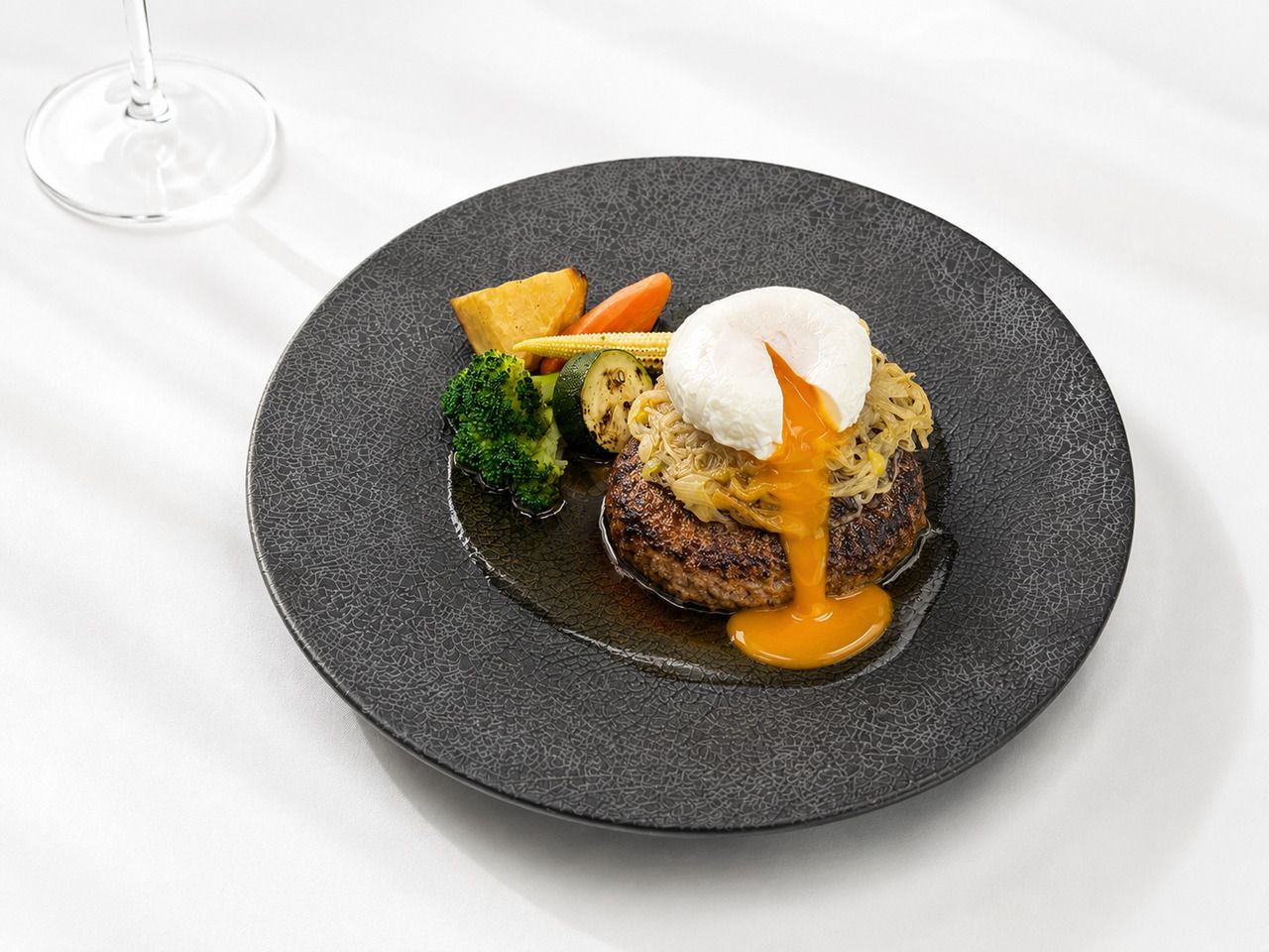 【8月限定】ねぎ塩だれハンバーグ～ポーチドエッグ添え～