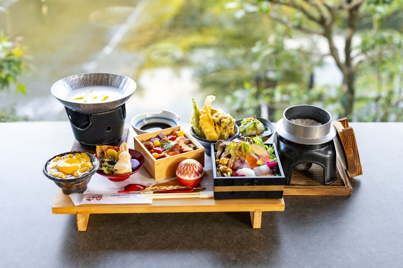 京丼五種食べ比べ膳~鱧のしゃぶしゃぶと旬野菜の紅葉鍋~（秋ver./2026.9月1日～）