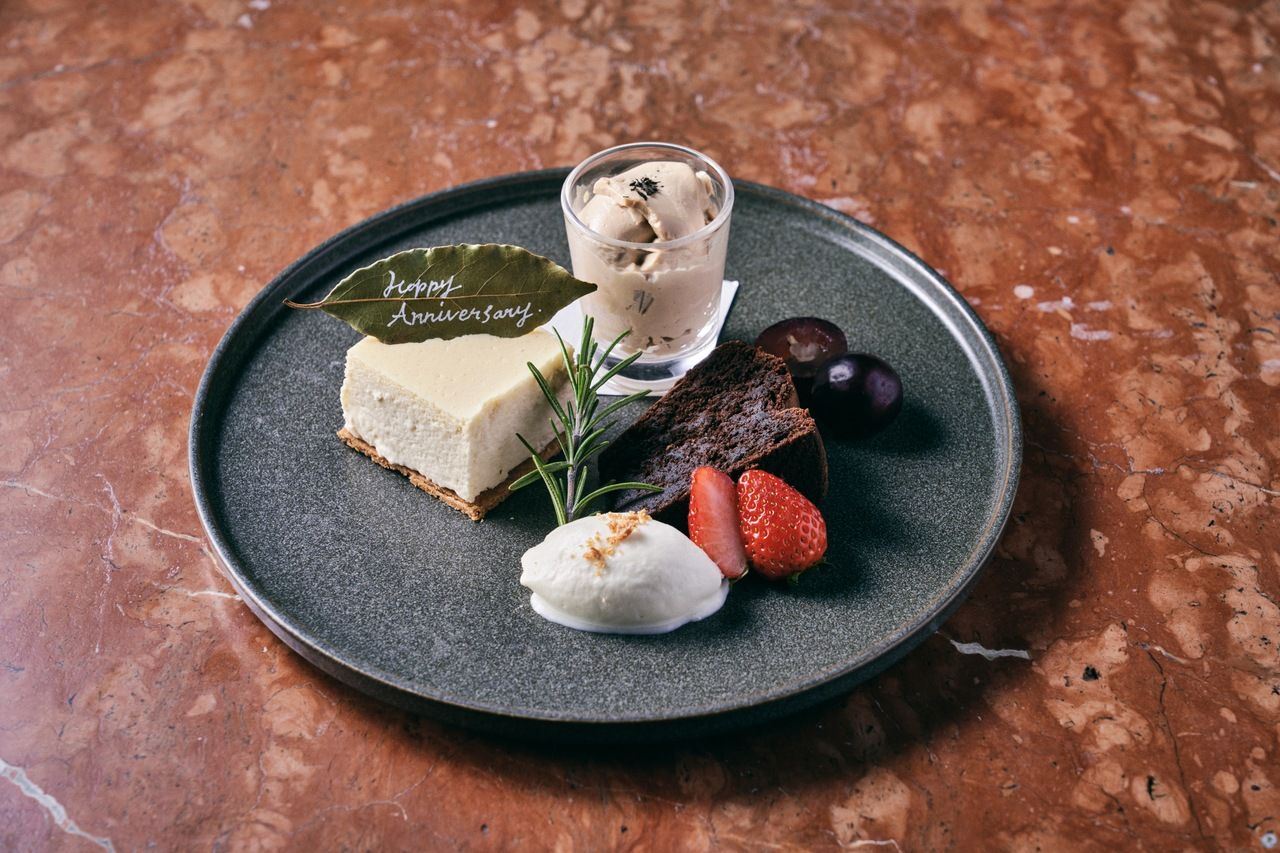 [For customers ordering a set] Dessert plate with a message