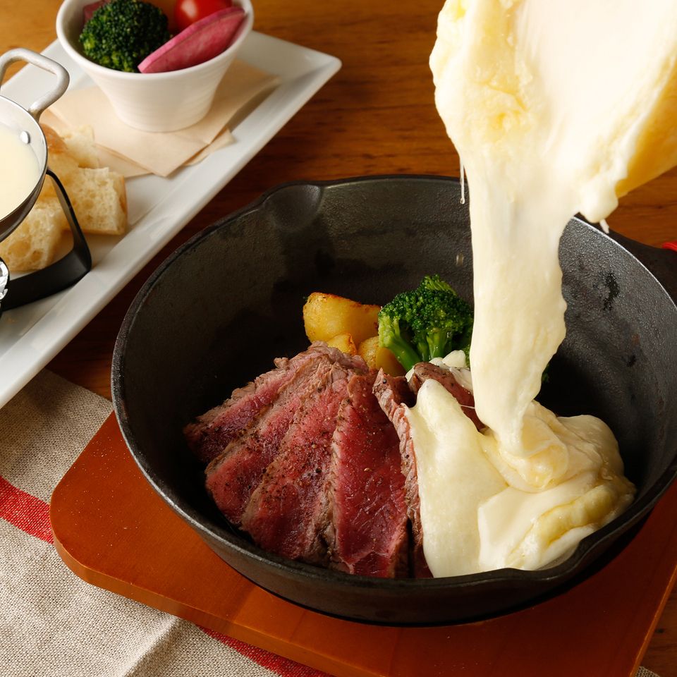 【平日ビーフランチコース】お得なセットドリンク＆食後の珈琲or紅茶付き～ビーフステーキ＆ラクレットをメインにチーズを楽しむ全5品～